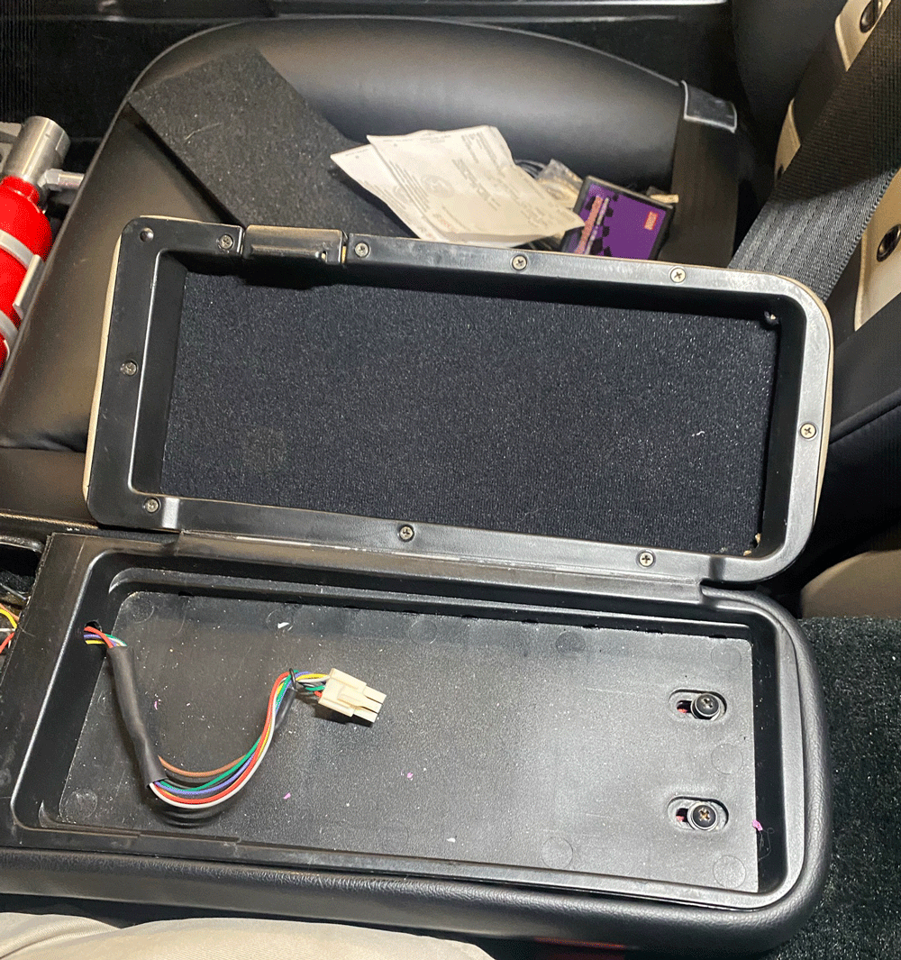 console-rear-screws.gif