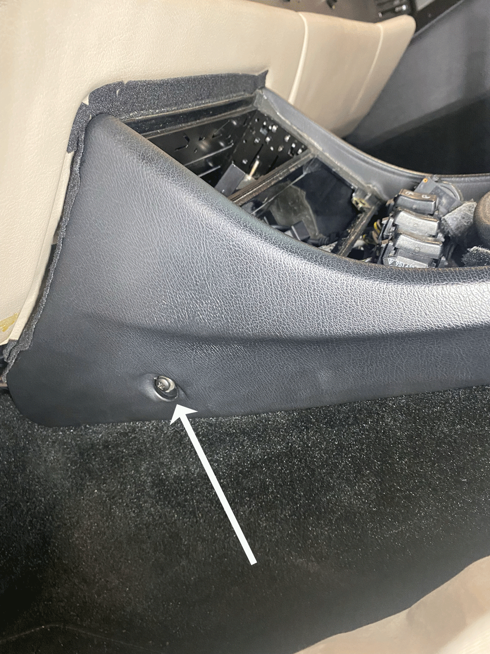console-front-screws.gif