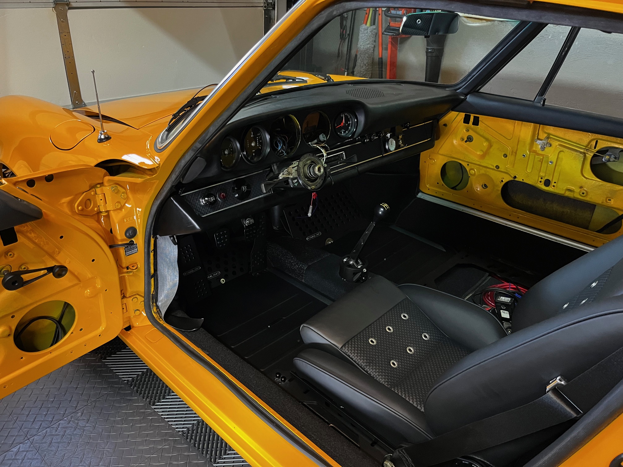 Interior 2.jpg