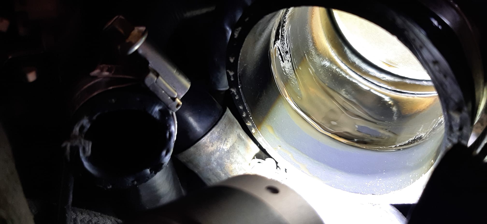 throttle-body-sludge.jpg