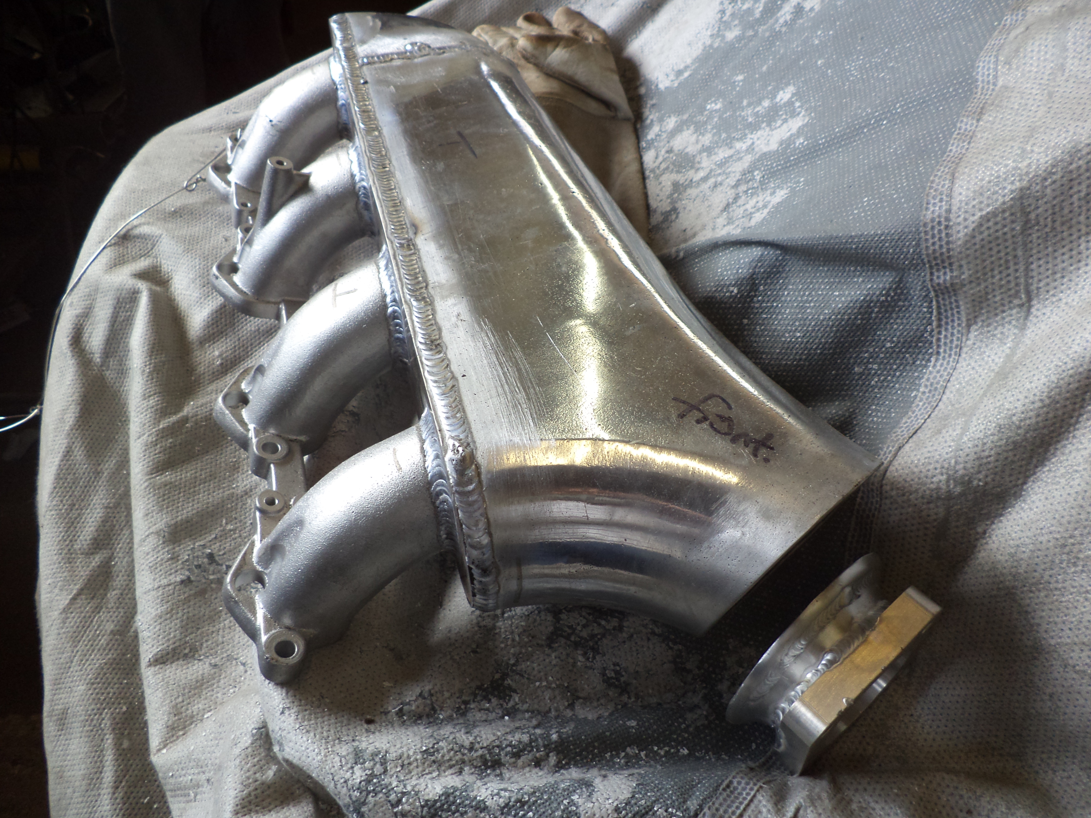 manifold and bracket 003 (2).JPG