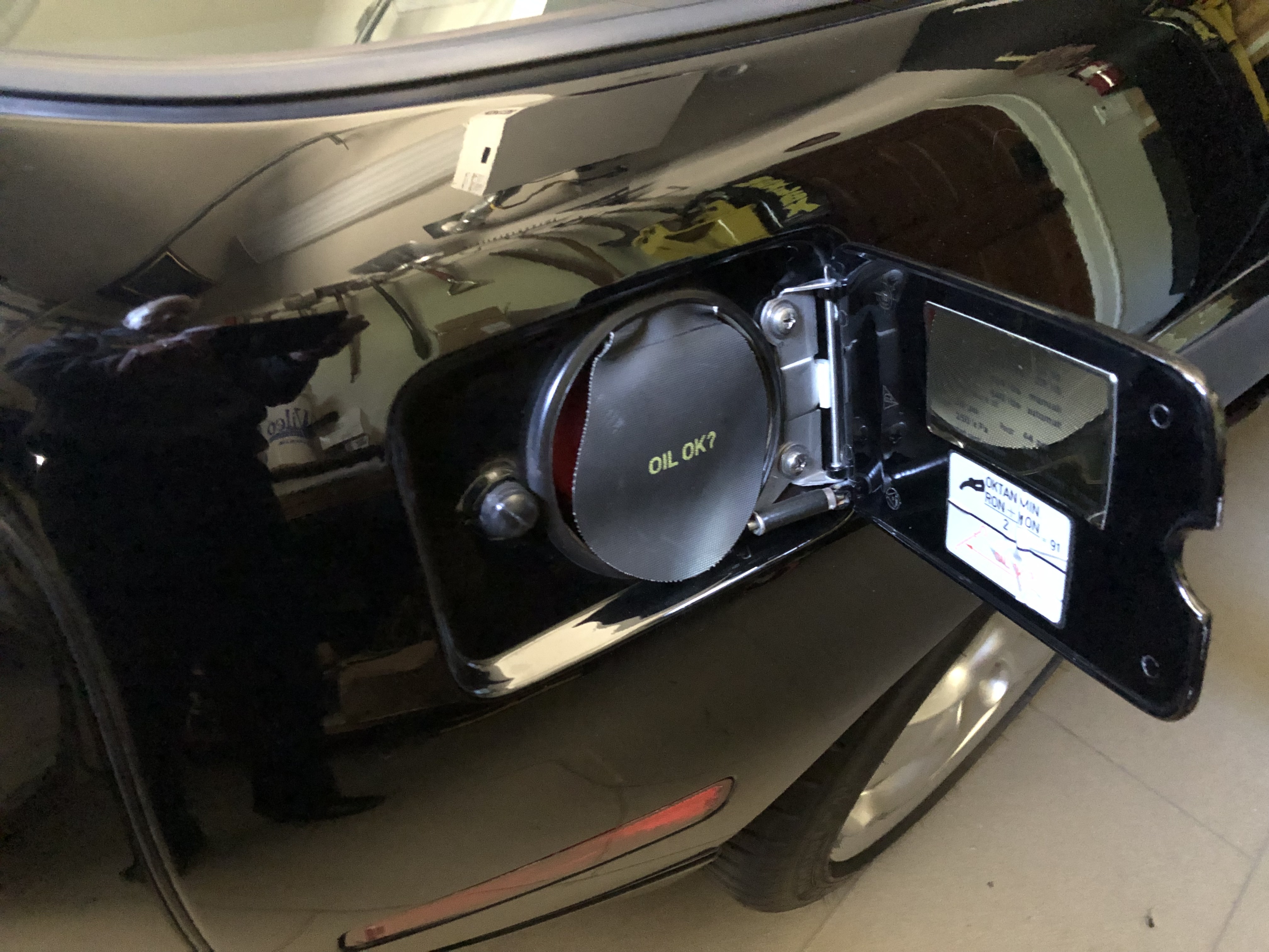 928 Gas Flap.JPG