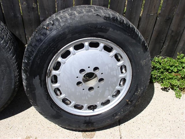 44138d1178812568-fs-mercedes-oem-15-15-hole-wheels-w126-$200-p1011392-2555240746 (Small).jpg