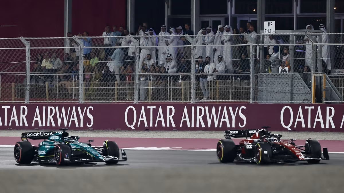 drivers-compete-during-the-sprint-race-of-the-f1-qatar-news-photo-1732634884.jpg