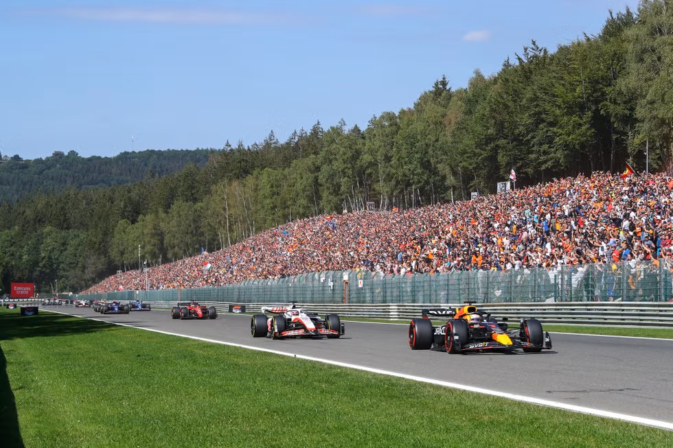 shoots-from-the-start-at-kemmel-straigth-during-the-formula-news-photo-1679693640.jpg