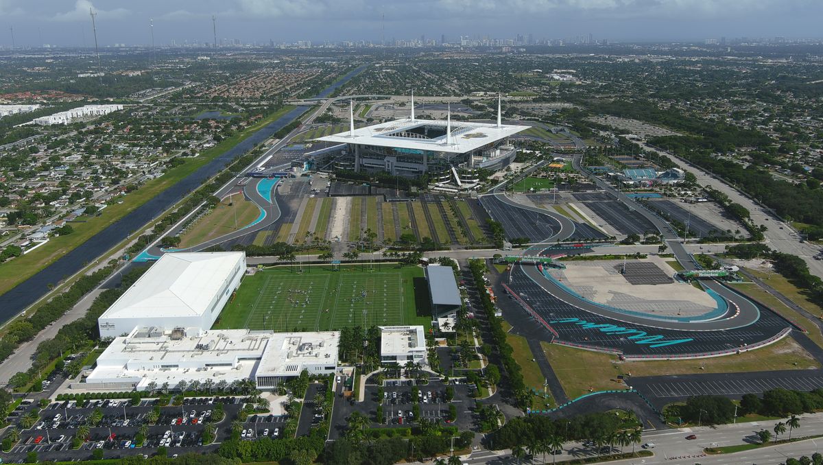 general-overall-aerial-view-of-hard-rock-stadium-the-miami-news-photo-1745866773.jpeg
