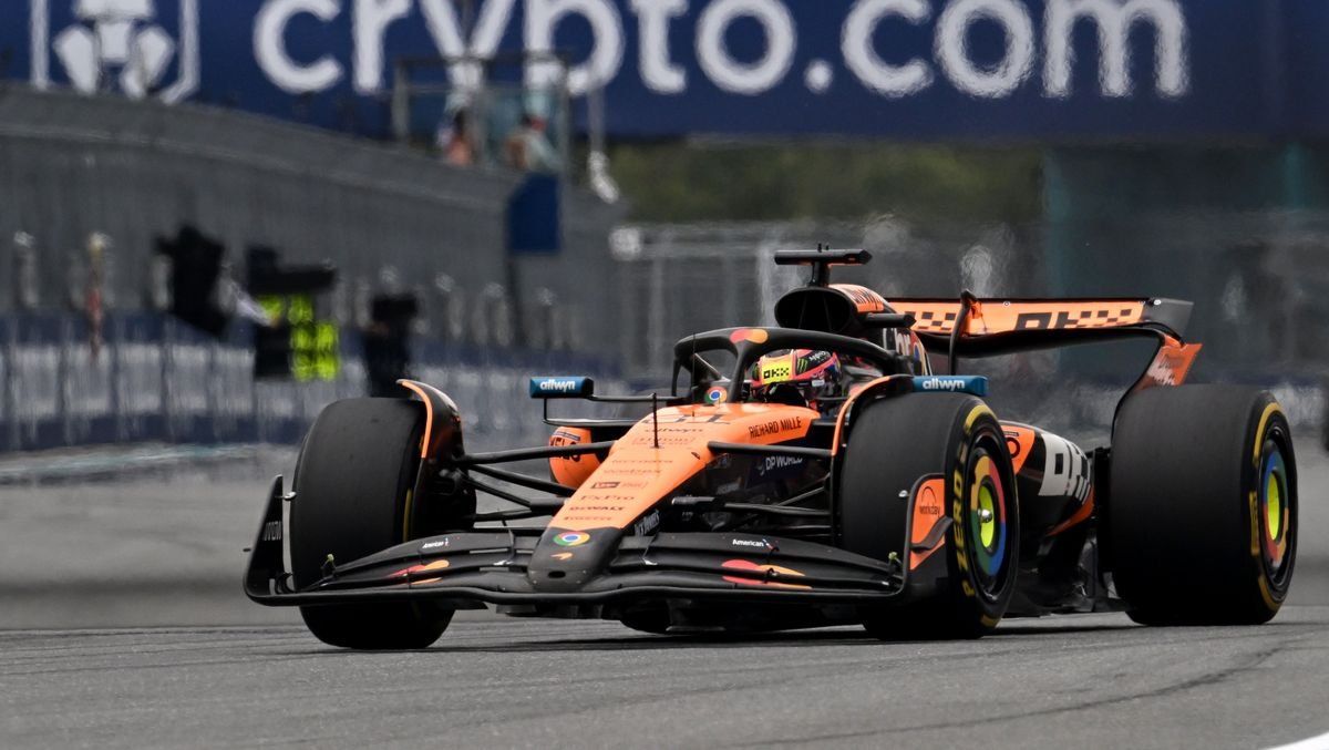 oscar-piastri-of-australia-driving-the-mclaren-mcl39-news-photo-1746402416.jpeg