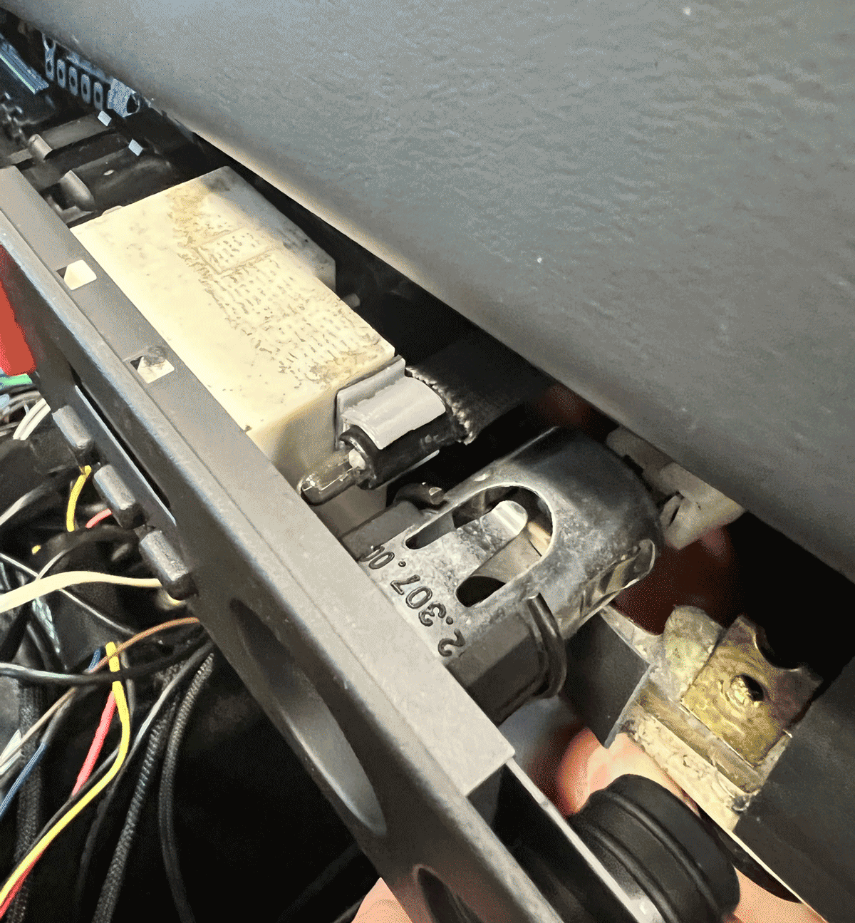 bulb-holder-installed.gif