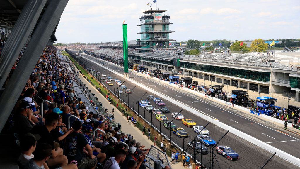 general-view-of-racing-during-the-nascar-cup-series-news-photo-1753114102.jpeg