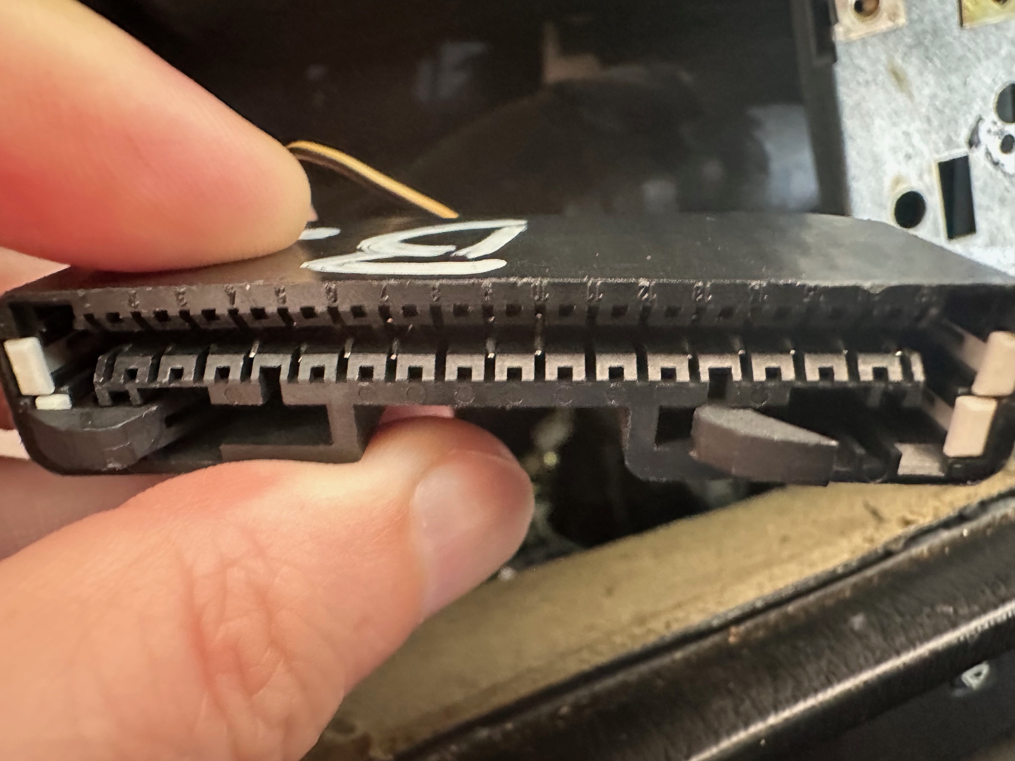 Bottom Pins in B.jpg