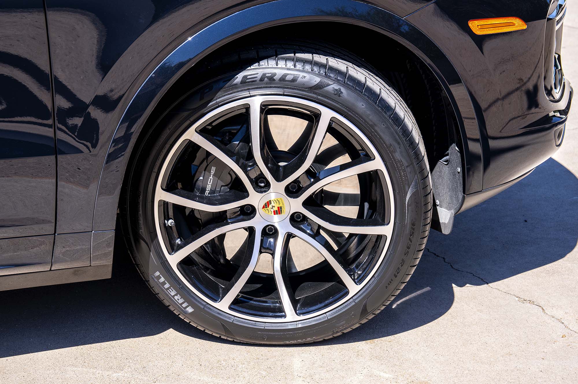 2025Aug30_DSC2171_RF tire & wheel_2000w.jpg