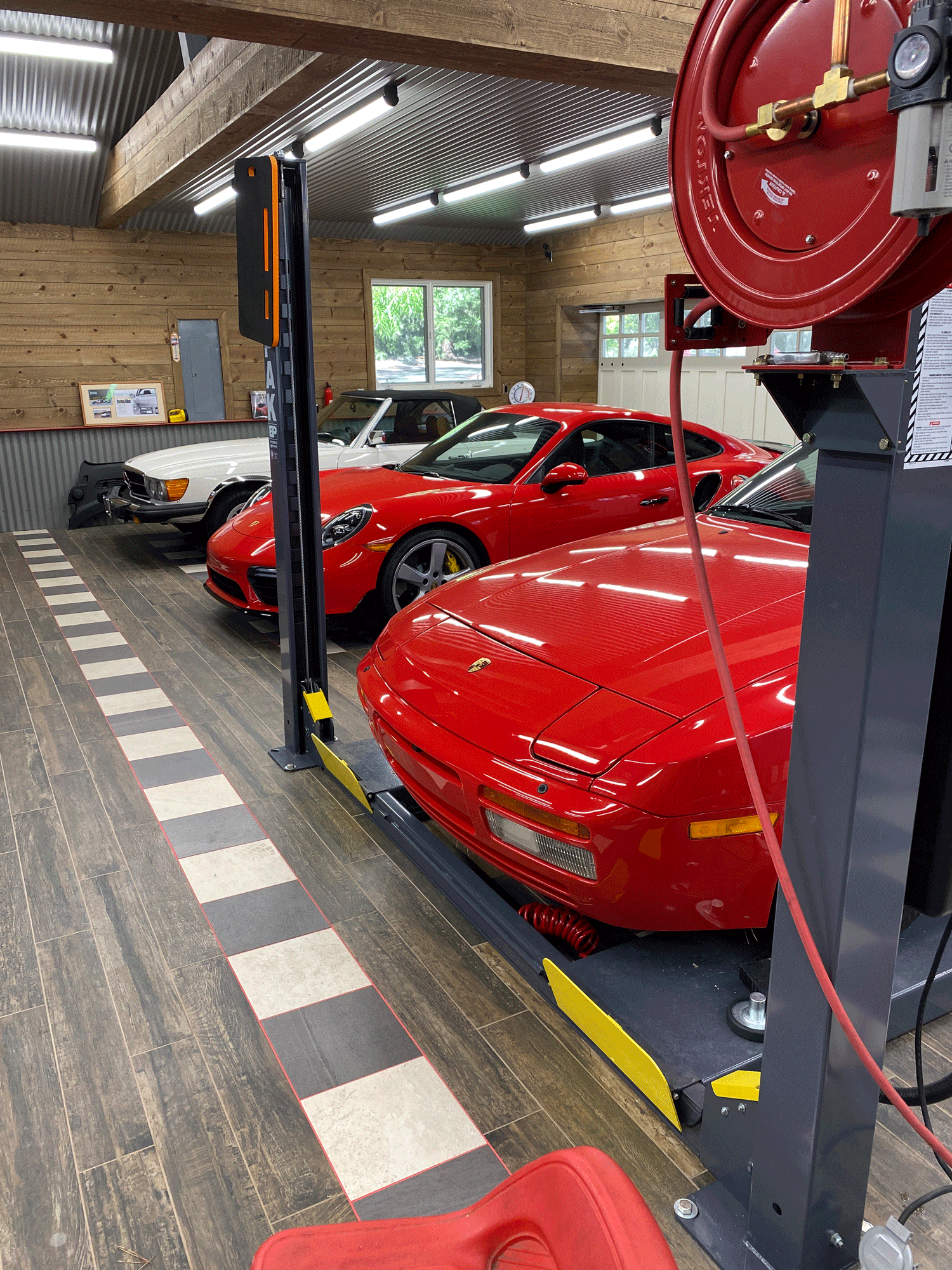 cars-in-garage.gif