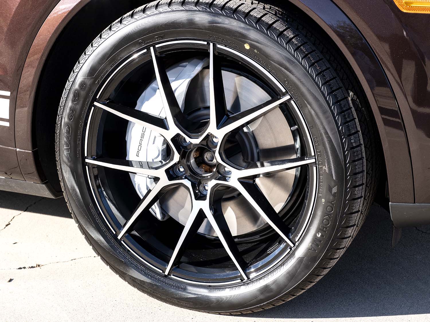 2020Dec17_DSF0074_New front tire & wheel_1500wjpg.jpg