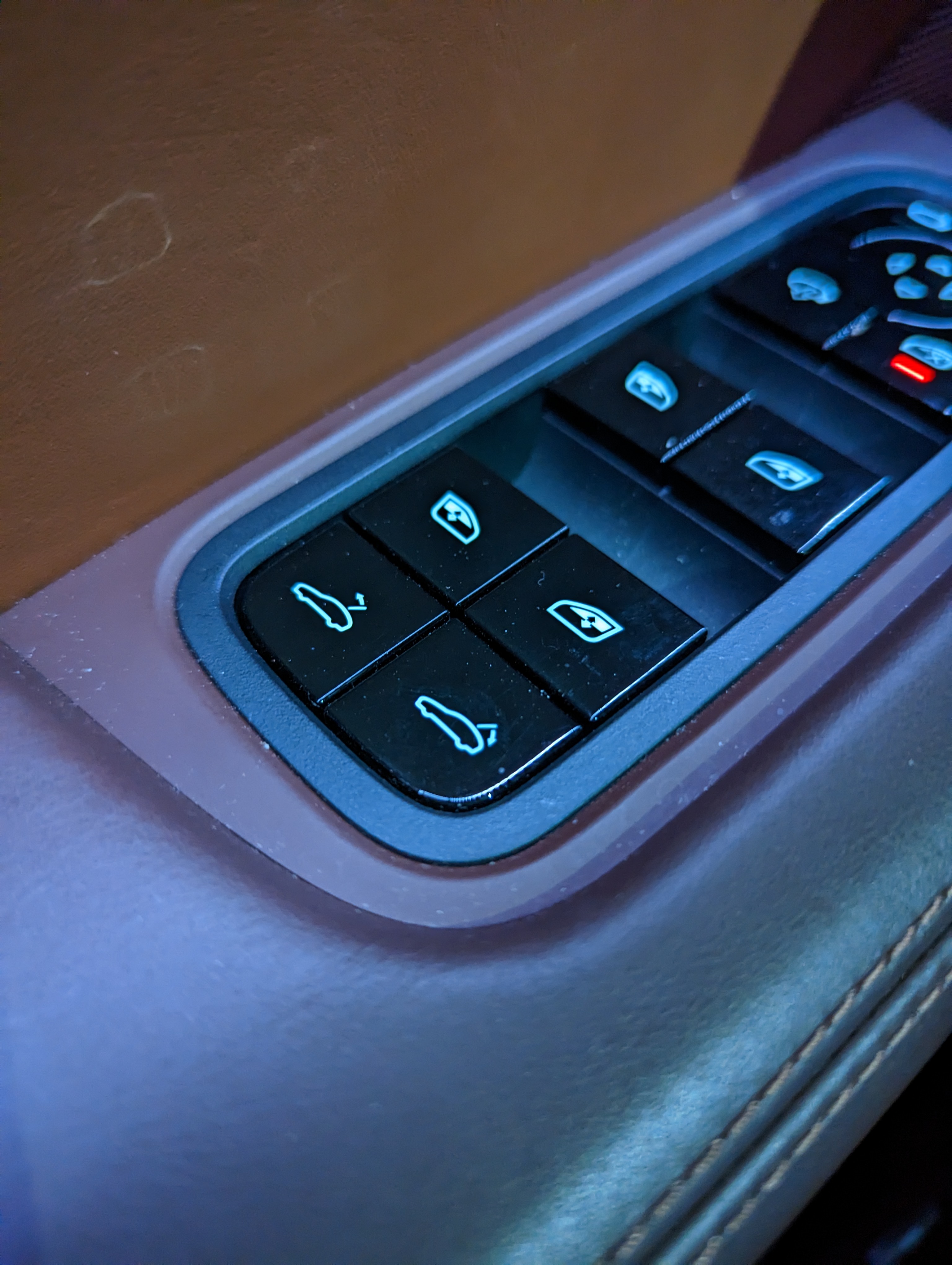 2019 Cayenne Turbo hatch #1.jpg